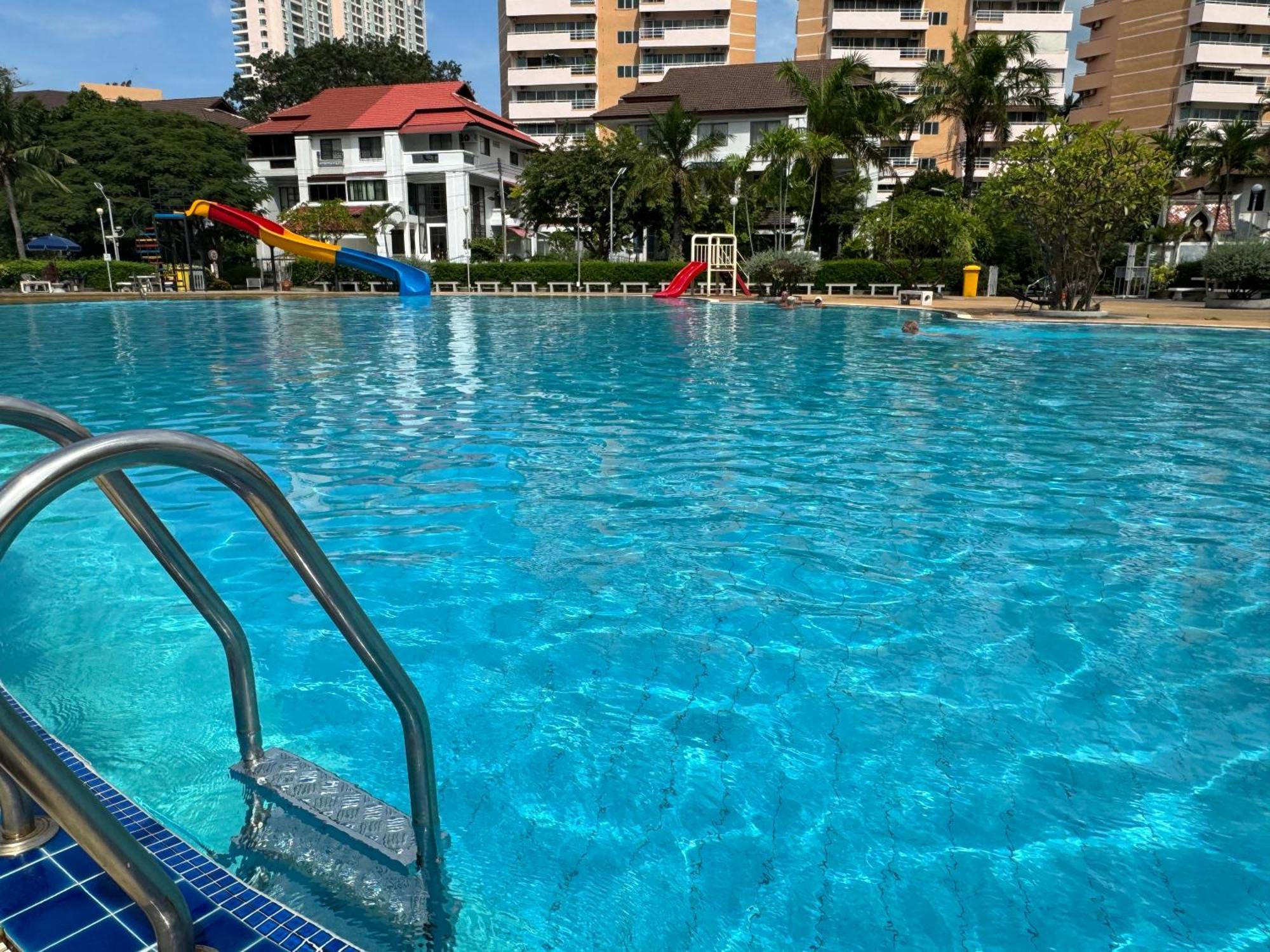 Mina 美景公寓酒店 Pattaya Eksteriør billede
